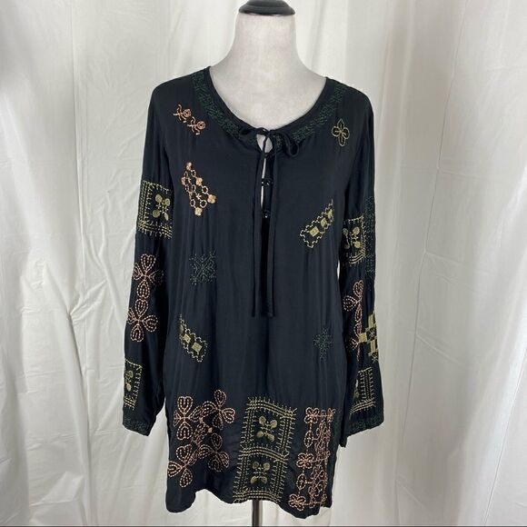Como No? By Biz Black Embroidered Tunic Top - Picture 1 of 6